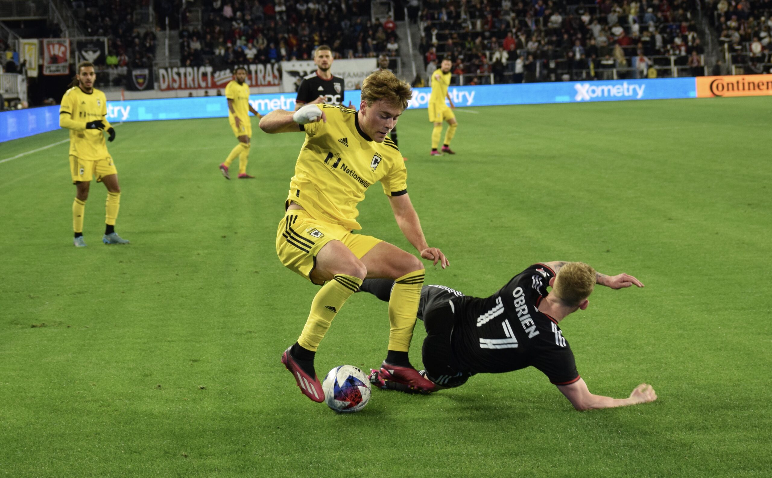 Lee más sobre el artículo ¡Qué tal golpe! Columbus Crew ganó 2-0 al DC United en su casa