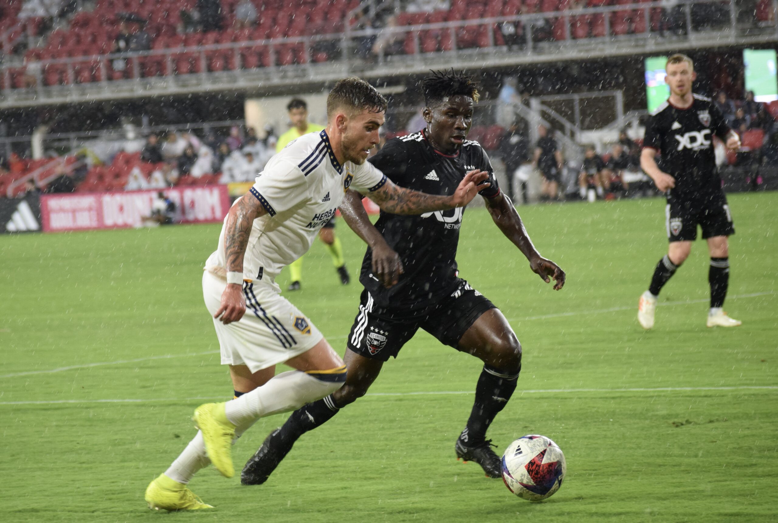 Lee más sobre el artículo DC United le pegó un cachetazo al LA Galaxy 3-0