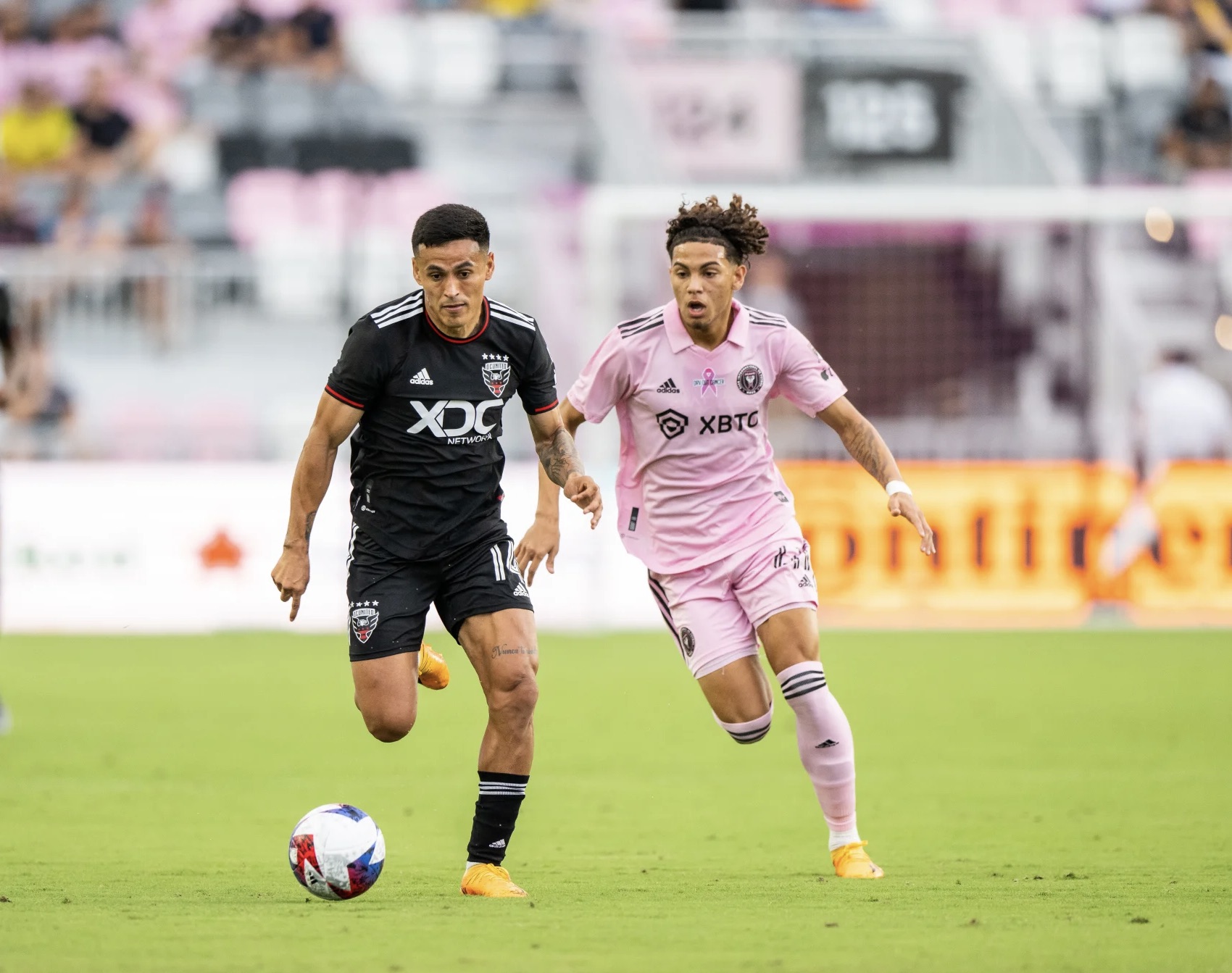 Lee más sobre el artículo DC United le ganó a Inter Miami CF y sigue sumando 2-1