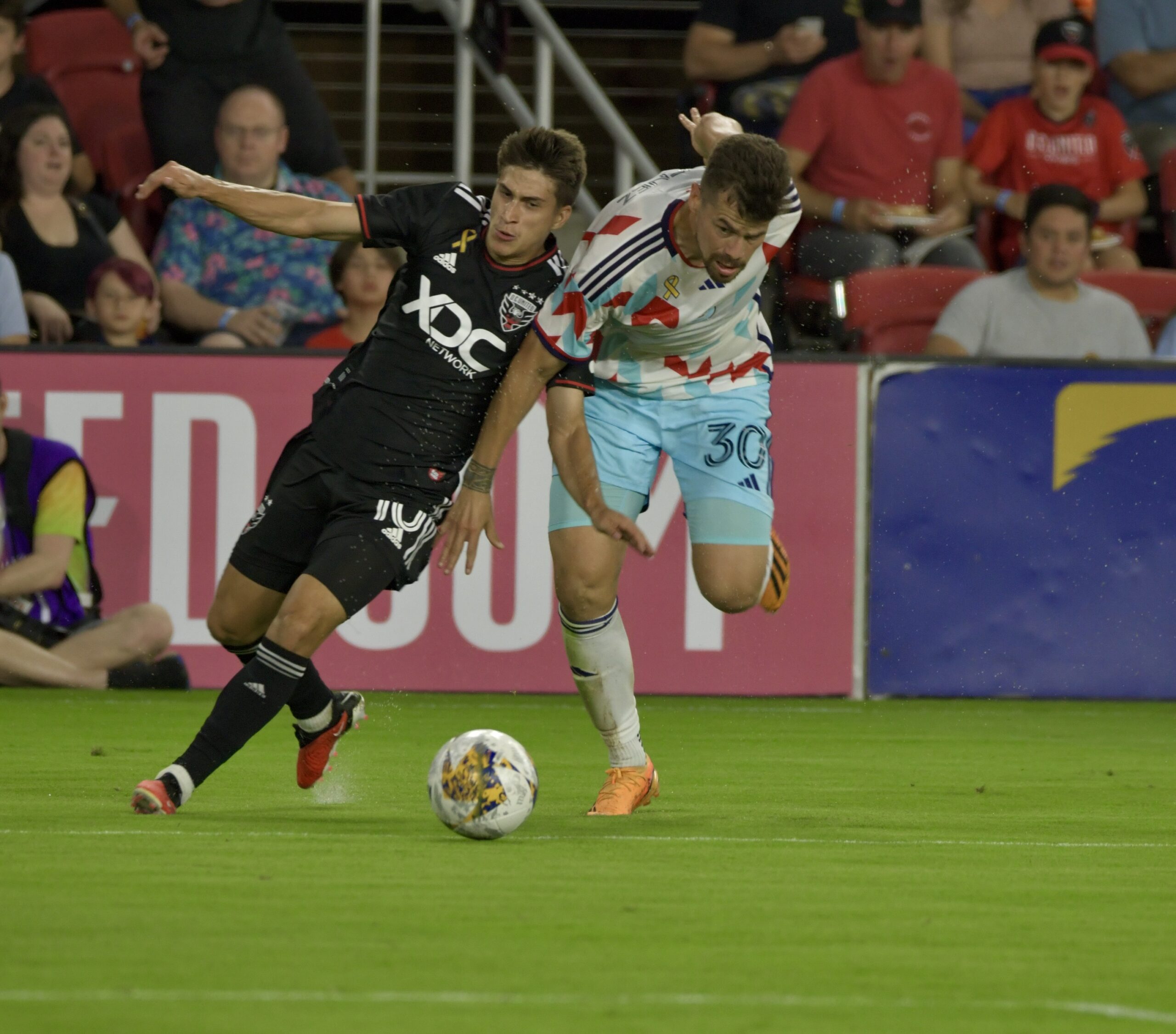 Lee más sobre el artículo DC United se reivindicó con su afición, sepulta a Chicago Fire y sigue soñando, 4-0 