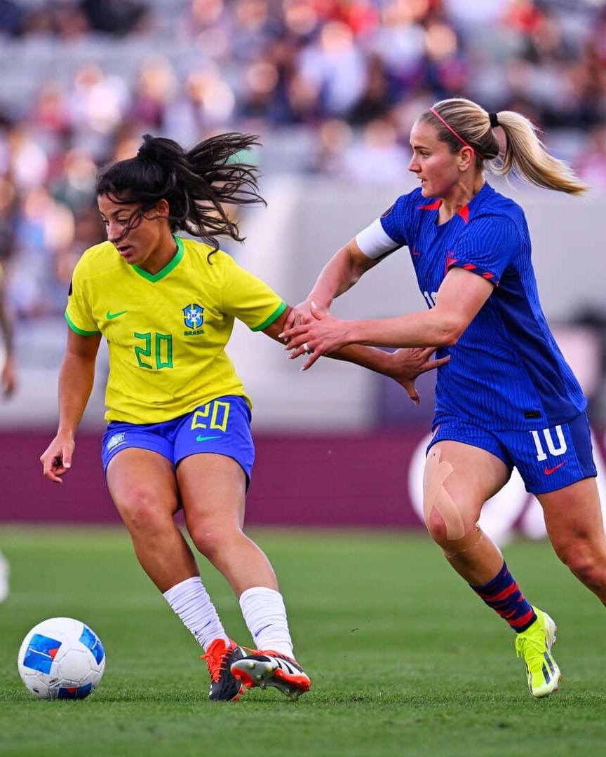 Lee más sobre el artículo Selección Nacional Femenina de Estados Unidos campeona de la Copa Oro W CONCACAF, 1-0
