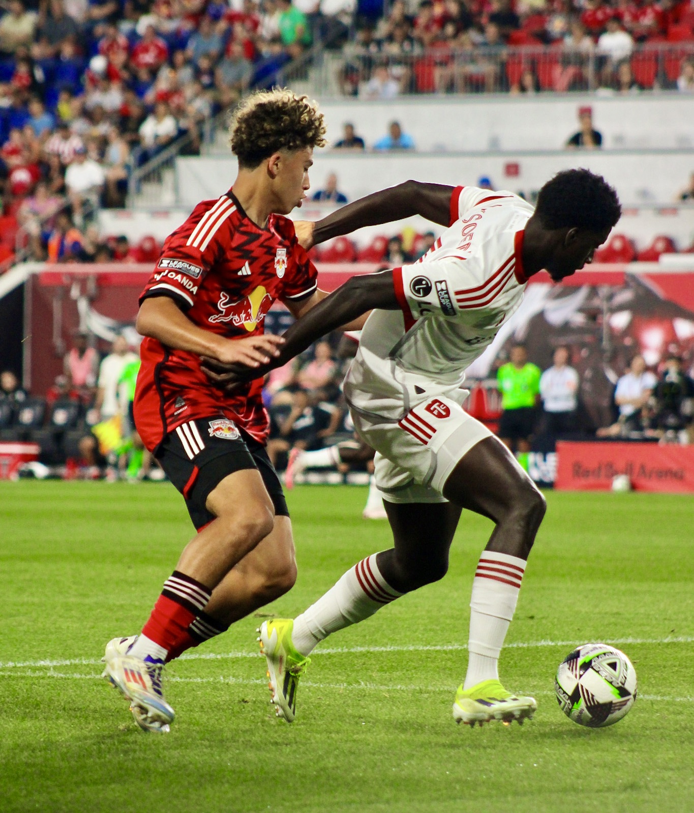 Lee más sobre el artículo La lotería de los penales dejó a Red Bulls sin alegría ante Toronto FC, (0-0) 5-4 