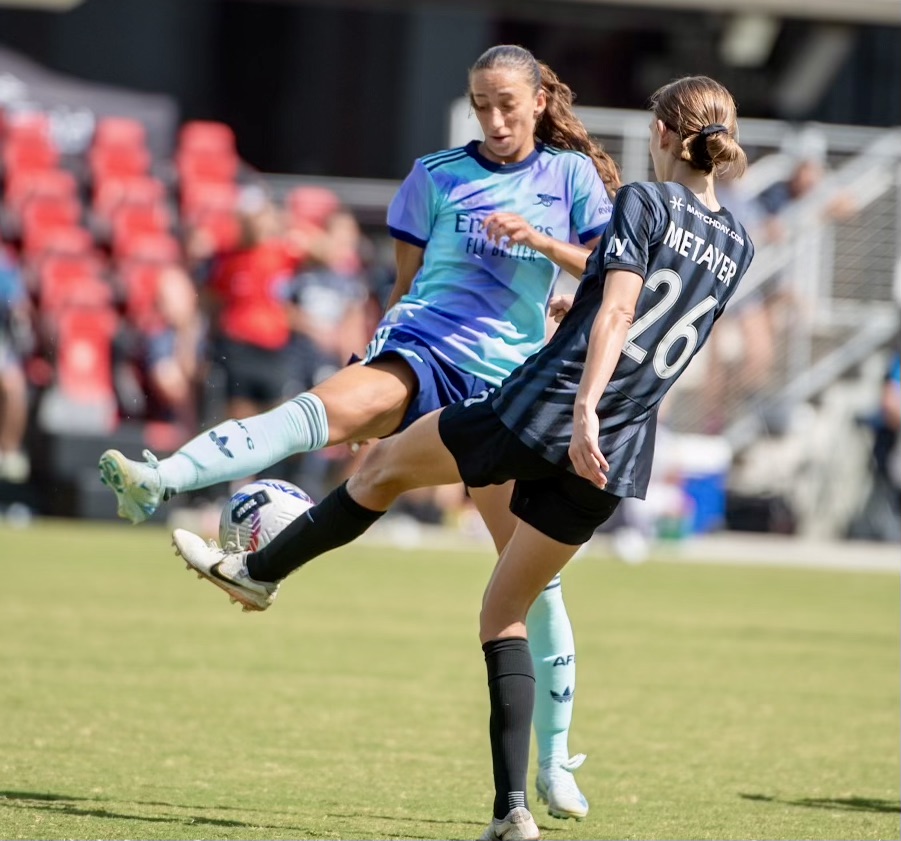 Lee más sobre el artículo El Arsenal Women FC se apodero del espíritu de la capital, 2-1 