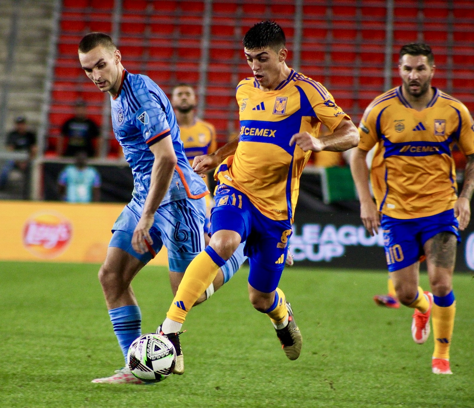 Lee más sobre el artículo La mitad más uno ‘Goza y Ríe’: New York City FC a cuartos de final Leagues Cup, 2-1