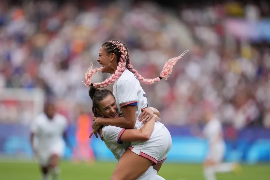 Lee más sobre el artículo La jugadora estelar Trinity Rodman lleva a la Selección Femenina de Estados Unidos a semifinales, 1-0