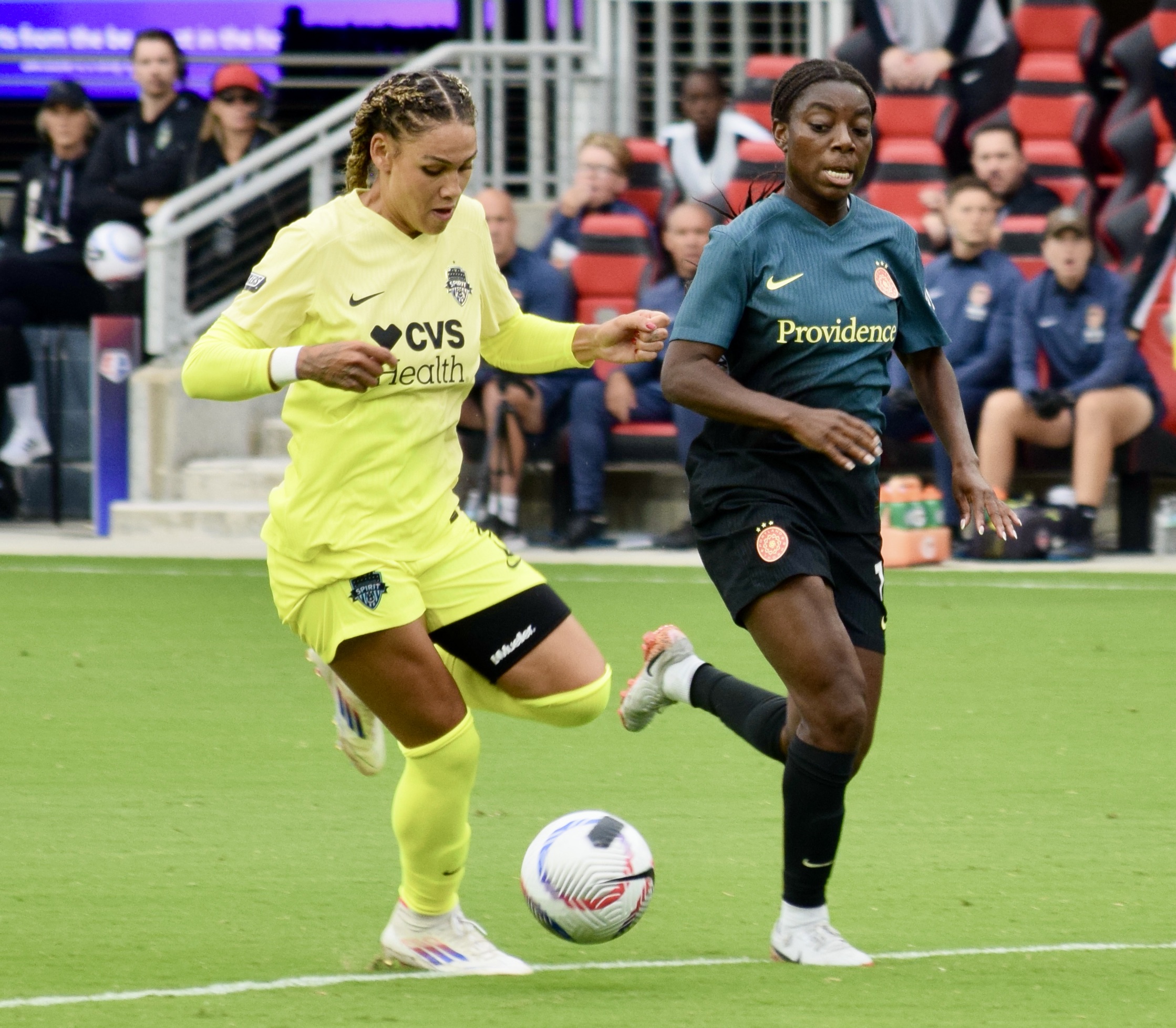 Lee más sobre el artículo El color de la felicidad: Washington Spirit ahora canta, ríe y goza, 2-1