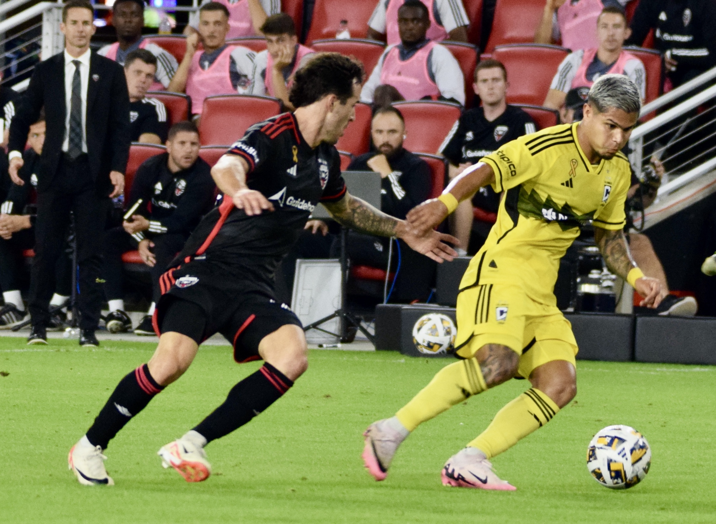 Lee más sobre el artículo Columbus Crew sacó un punto de oro en casa del DC United, 2-2