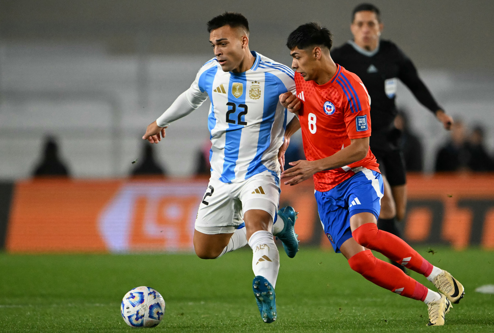 Lee más sobre el artículo La Albiceleste superó a Chile en la Fecha 7 y se mantiene como único líder, 3-0