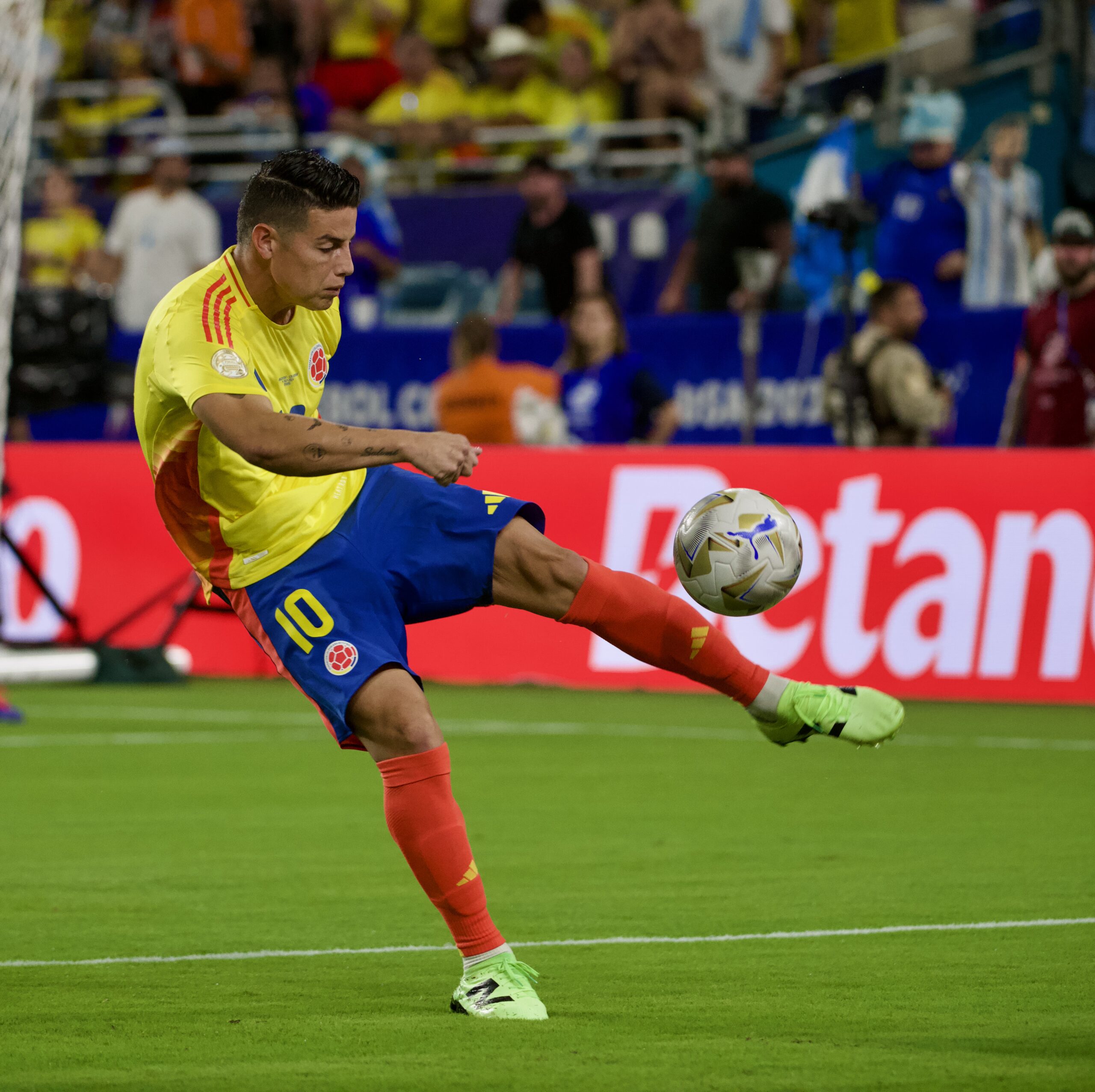 Lee más sobre el artículo ¡Colombia festeja en Barranquilla!, 4-0