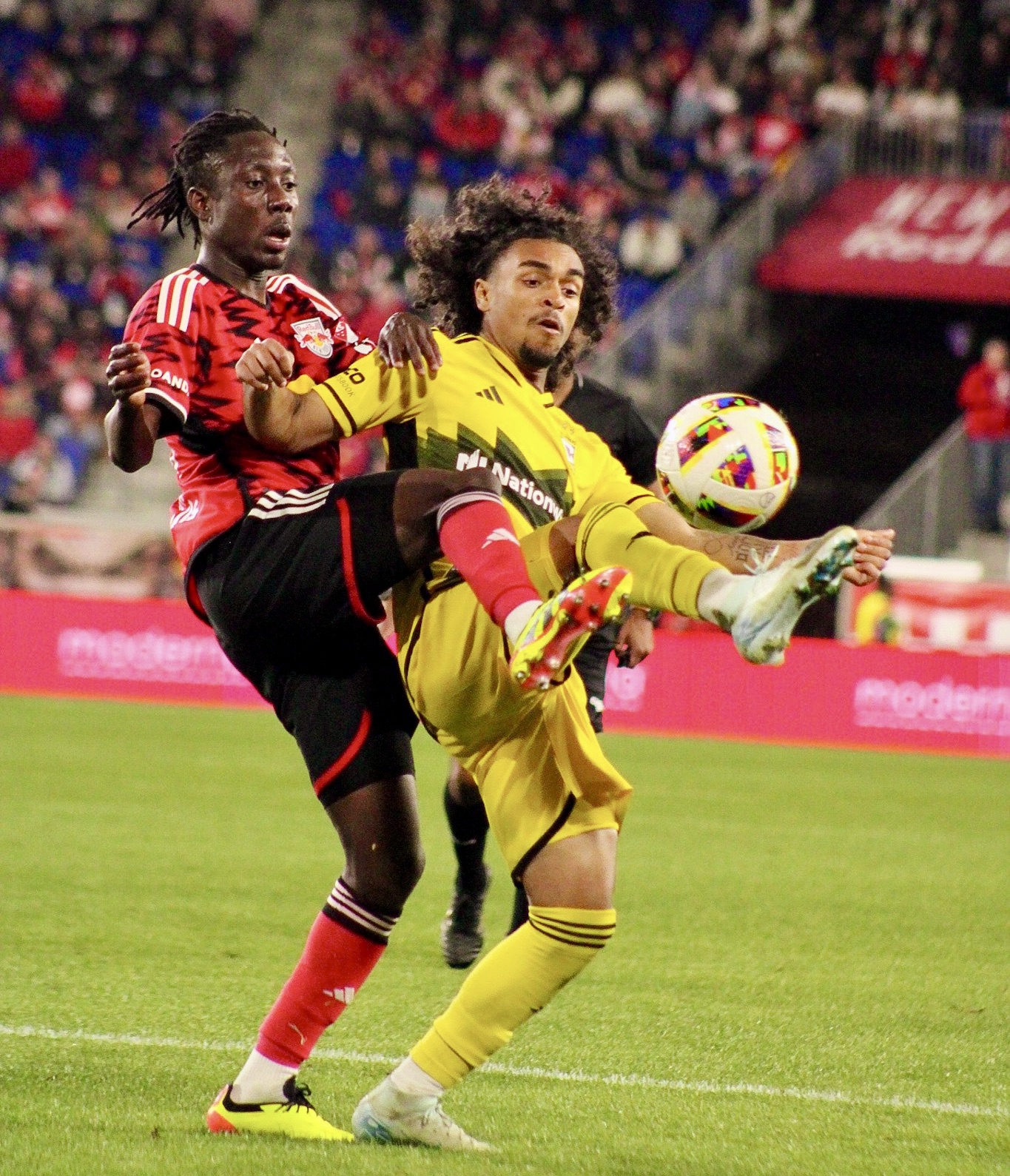 Lee más sobre el artículo Red Bulls New York no levanta cayó ante el Columbus Crew, su rival en los playoffs, 3-2