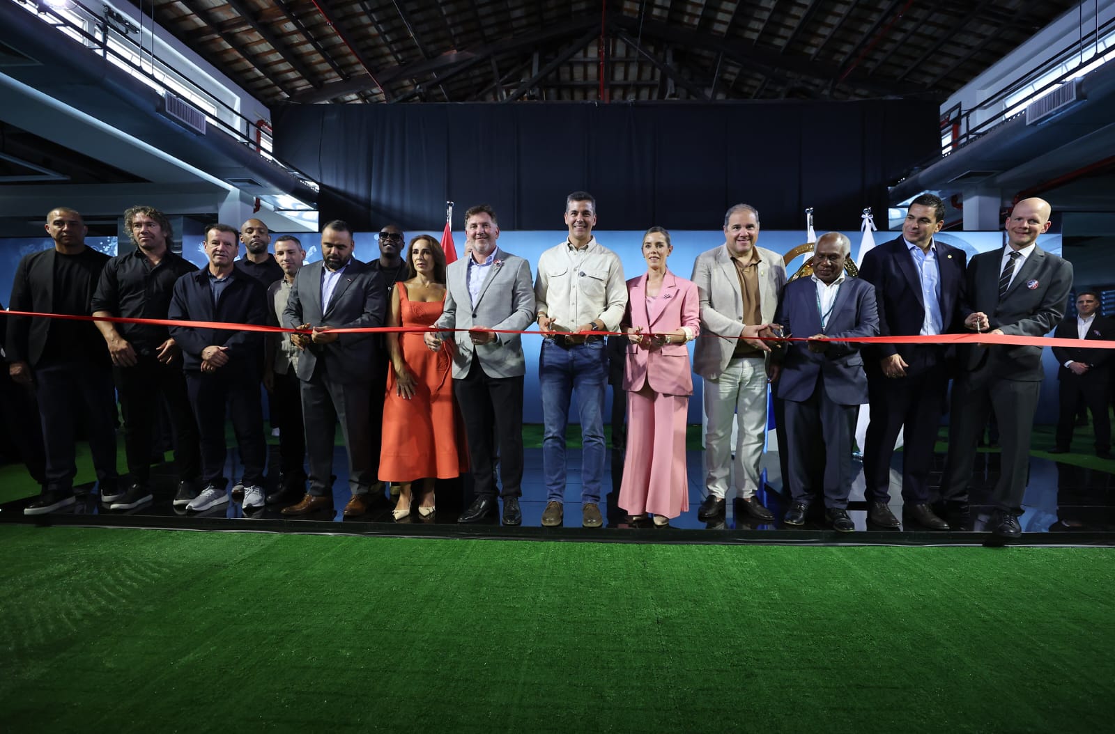 Lee más sobre el artículo Abren las puertas de la exposición especial 120° aniversario de la FIFA en Asunción