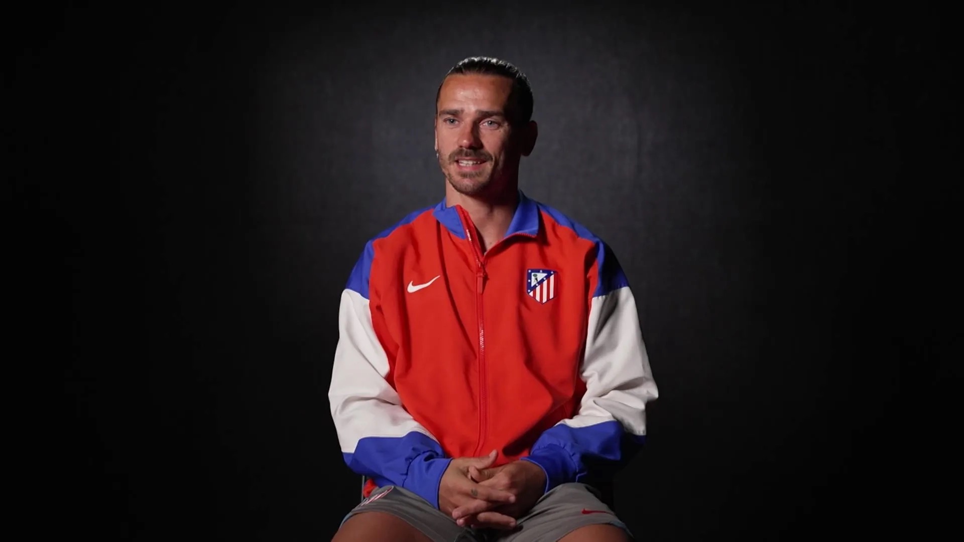 Lee más sobre el artículo El artillero del Atlético de Madrid Antoine Griezmann: “lo que me gusta de la cultura americana es que no, no hay celos entre la gente, son amantes del deporte, disfrutan del deporte con su familia”