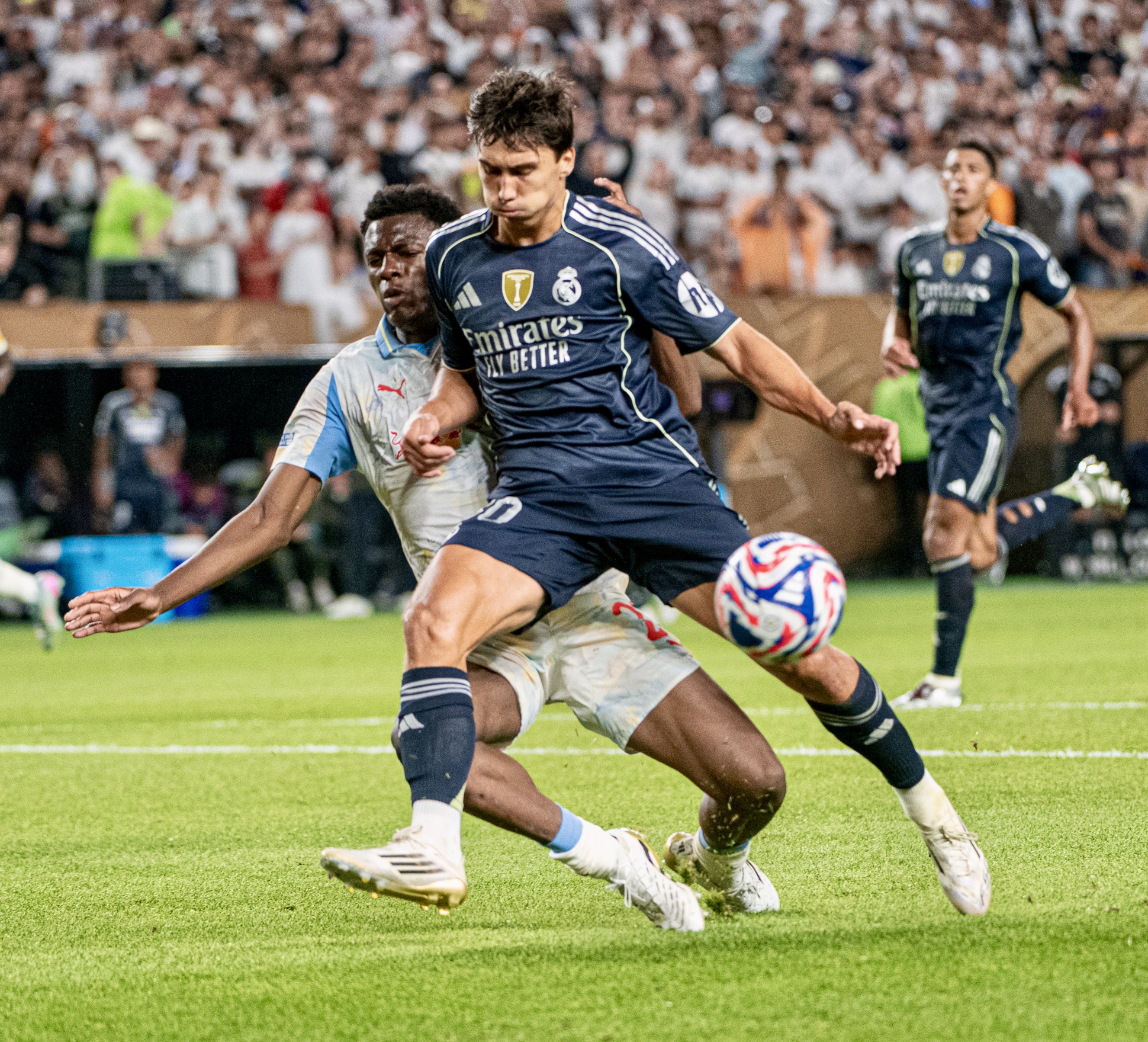Lee más sobre el artículo Real Madrid demoledor venció a FC Salzburg y se metió a octavos de final, 3-0