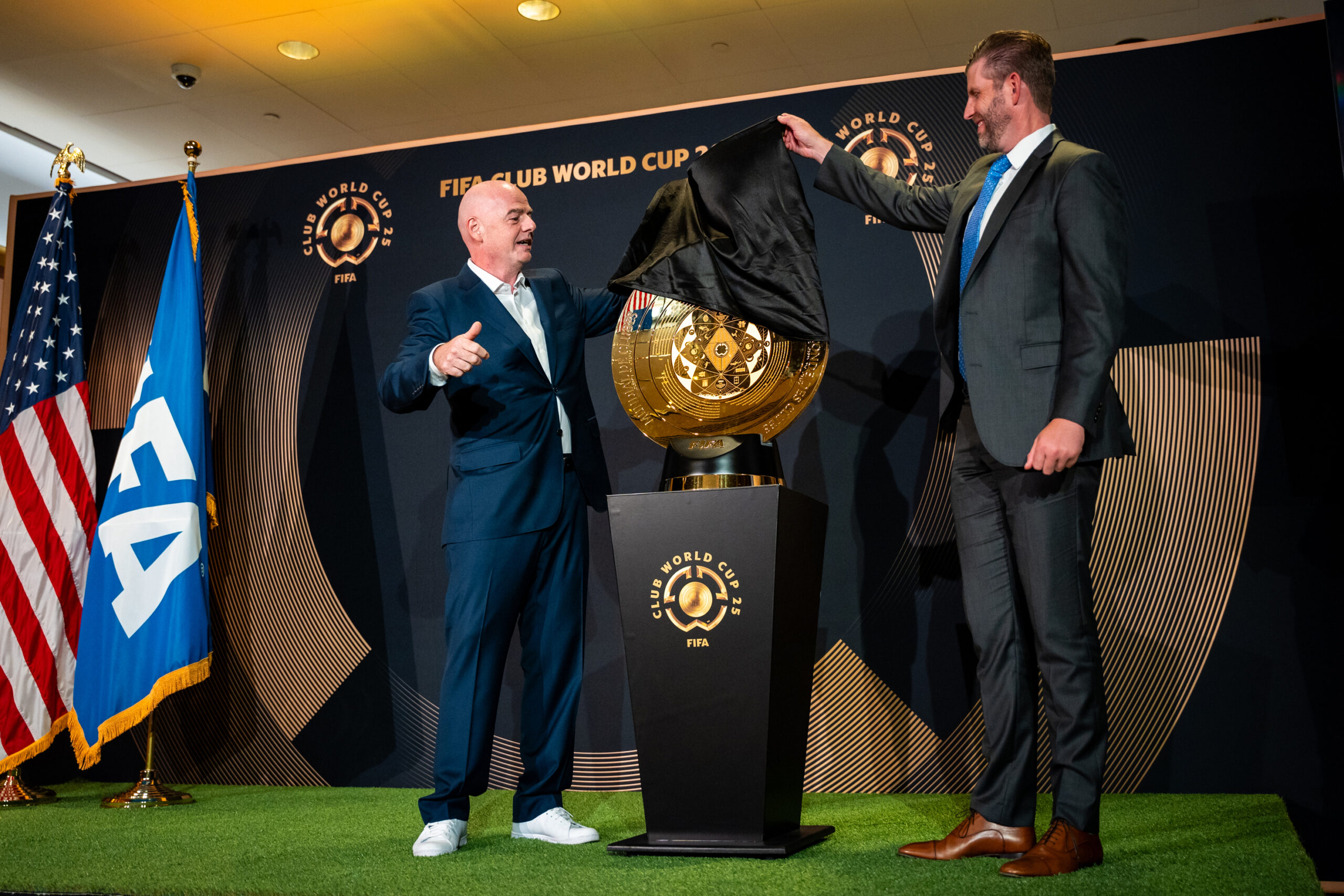 Lee más sobre el artículo El trofeo de la Copa Mundial de Clubes de la FIFA™ se exhibe al público en la icónica Torre Trump