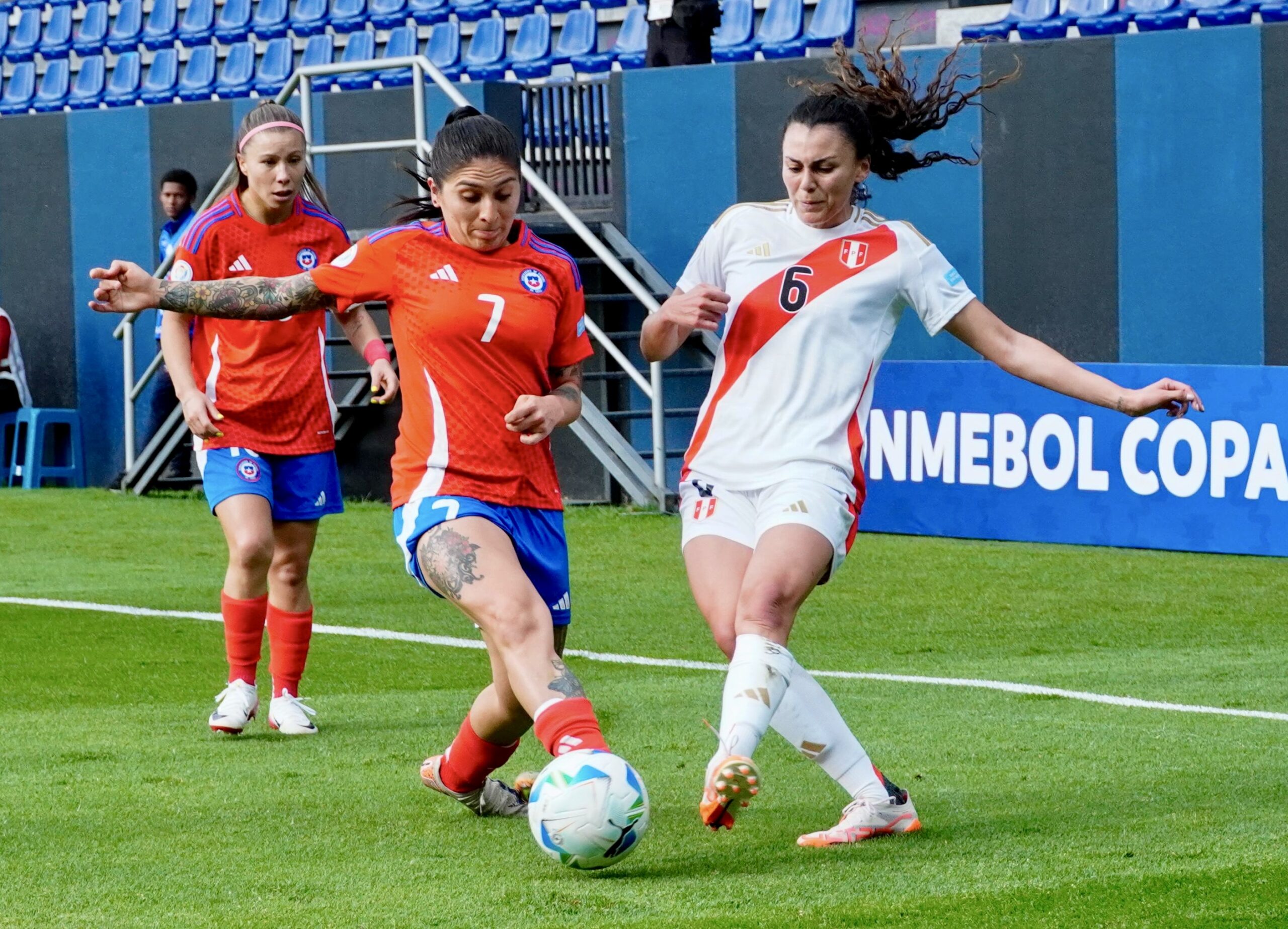 Lee más sobre el artículo ‘La Roja’ noqueó a Perú con tres impactos paralizantes, 3-0