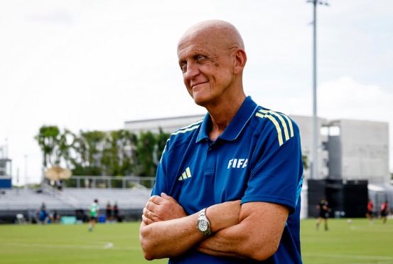 Lee más sobre el artículo Pierluigi Collina: Las cámaras corporales de los árbitros superaron nuestras expectativas