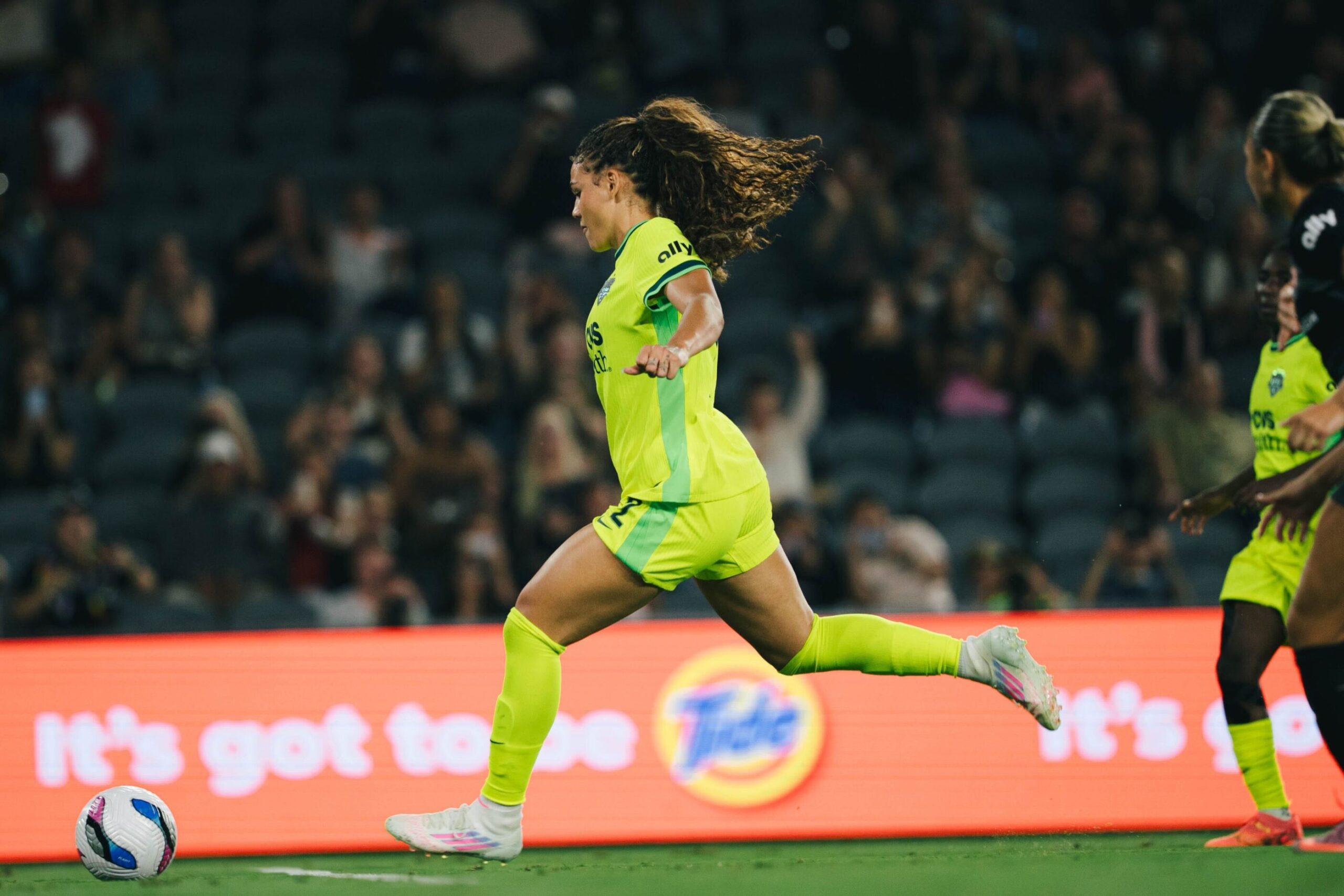 Lee más sobre el artículo Washington Spirit extiende su racha invicta a nueve con un empate contra Ángel City, 2-2