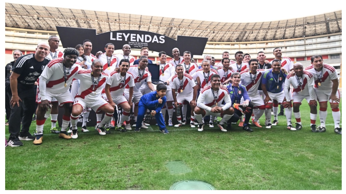 Lee más sobre el artículo Leyendas del fútbol sudamericano brillaron en Lima, 1-0