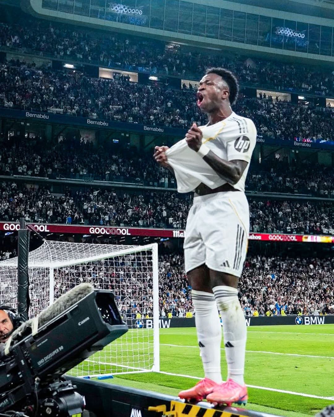 Lee más sobre el artículo Vinicius Jr. lidera la remontada del Real Madrid en un derbi inolvidable, 3-2