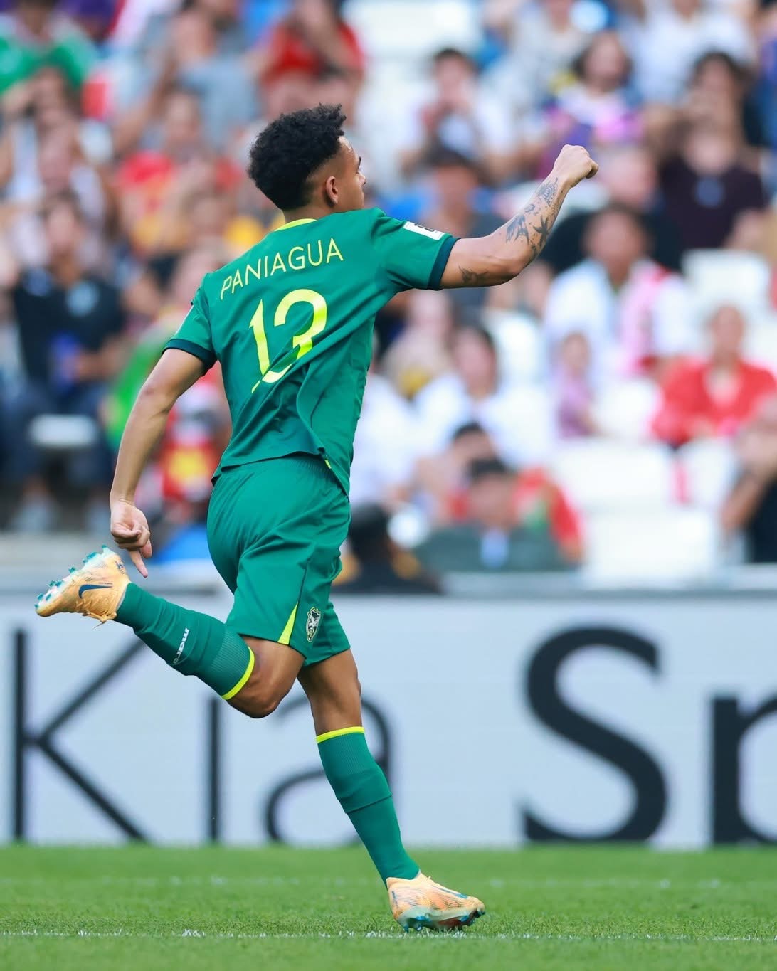 Lee más sobre el artículo Un triunfo agónico pone a Bolivia a seguir soñando, 2-1