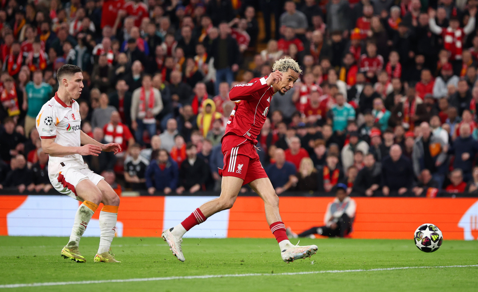 Lee más sobre el artículo El Liverpool protagonizó una remontada de manual en Anfield para sellar su pase a los cuartos de final de la Champions League, 4-1
