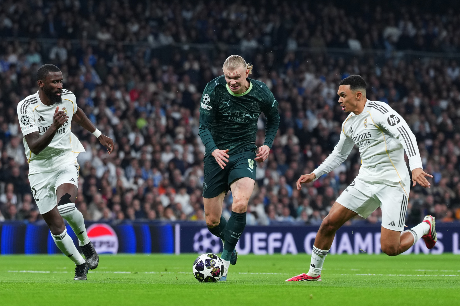 Lee más sobre el artículo Una noche de ensueño para Valverde: El Real Madrid arrolla al City con un ‘hat-trick’ del uruguayo, 3-0
