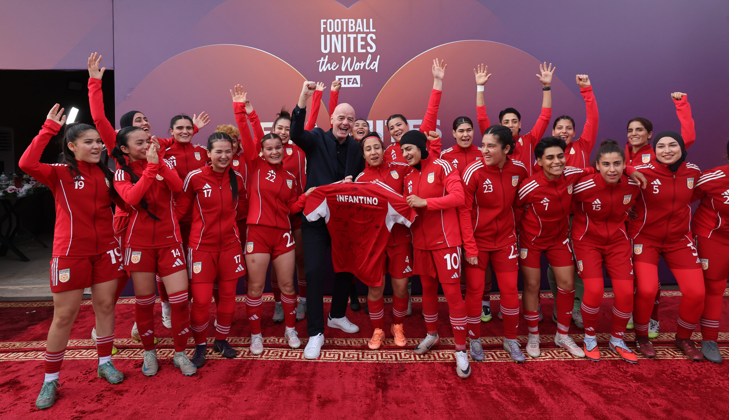 Lee más sobre el artículo Con una reforma de gobernanza histórica, la FIFA y la AFC hacen posible que las mujeres afganas representen a su país en partidos oficiales