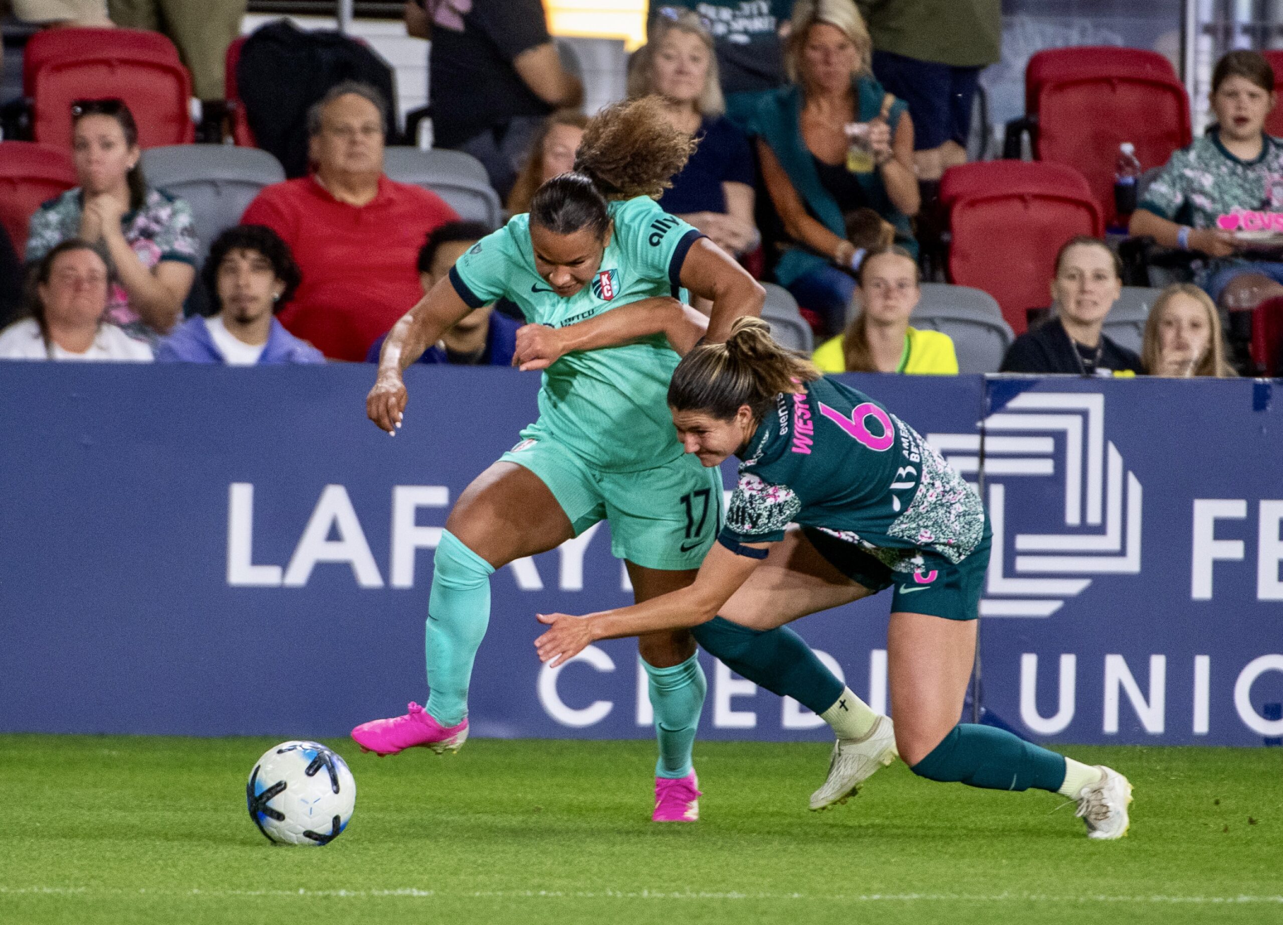 Lee más sobre el artículo Washington Spirit sepultó al Kansas City Current con un doblete espectacular de la colombiana Leicy Santos, 4-0