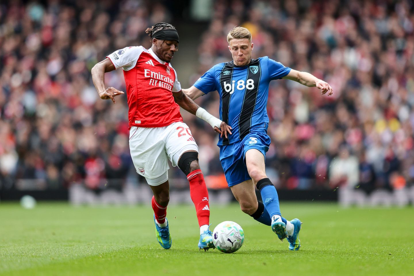Lee más sobre el artículo La Premier League tiembla: El Arsenal se desploma ante el Bournemouth y abre la puerta al City