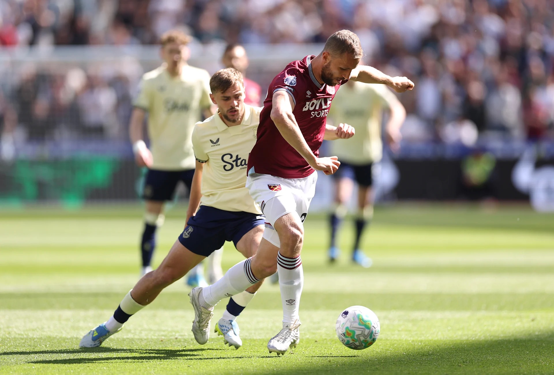 Lee más sobre el artículo Todo lo que necesitas saber de un fin de semana lleno de acción, en la Premier League: el golazo de Eze que coloca al Arsenal en la cima