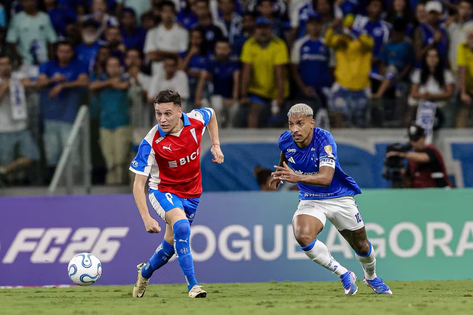 Lee más sobre el artículo Noche de sorpresas en la Libertadores: Maracanazo, Mineirazo y liderazgo brasileño