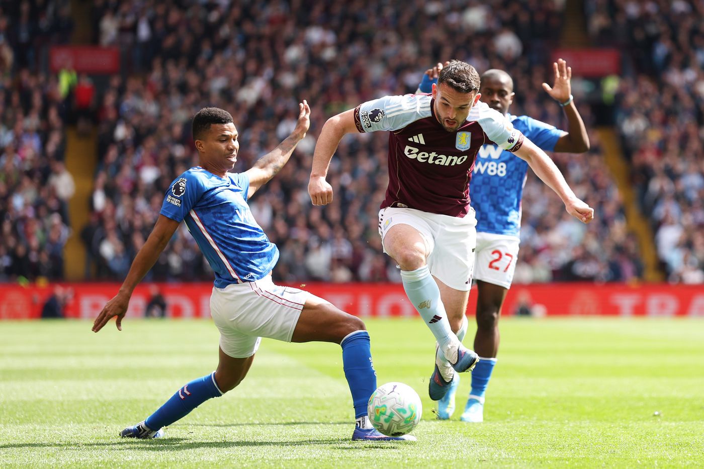 Lee más sobre el artículo Tensiones en la lucha por el título: Villa y Liverpool aseguran victorias cruciales