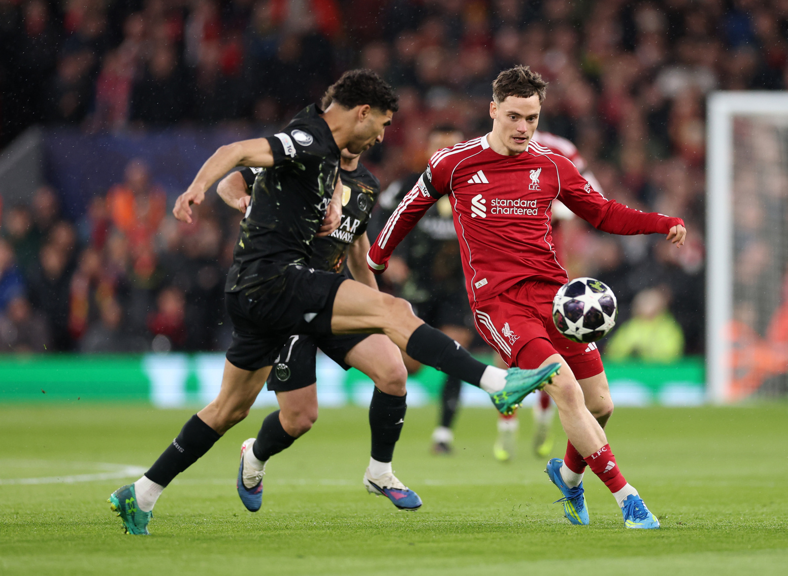 Lee más sobre el artículo Ousmane Dembélé asegura por partida doble el pase a las semifinales en la Champions League, 2-0 (4-0_