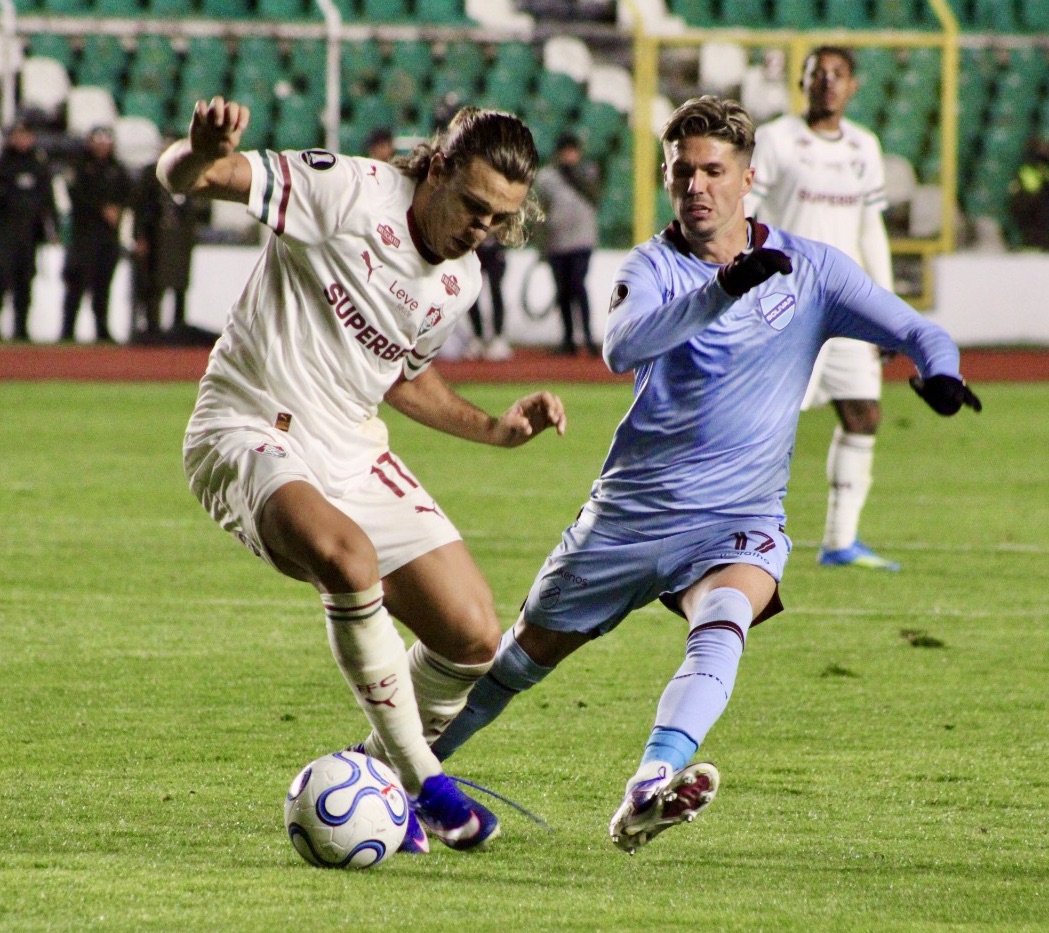 Lee más sobre el artículo Con doblete de Matheus, Bolivar hunde al Flu: Un colapso táctico y fútbol de altura, 2-0